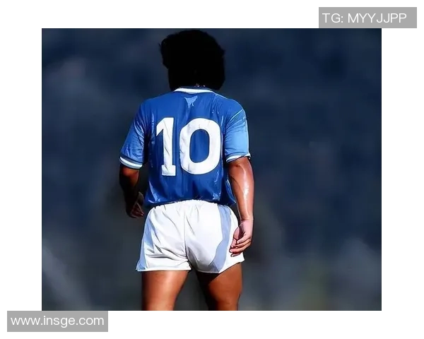 全球足球历史上的十位传奇球星盘点 他们如何改变了这项运动的面貌